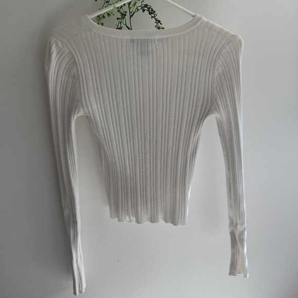 Forever 21 white long sleeve - Picture 2 of 3
